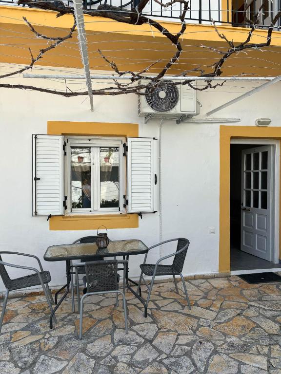 Antigone Apartments